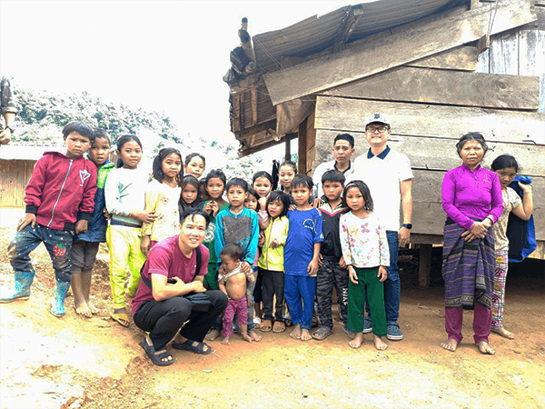 ức phát hỗ trợ nhu yếu phẩm cho người dân huyện Tây Giang, tỉnh Quảng Nam