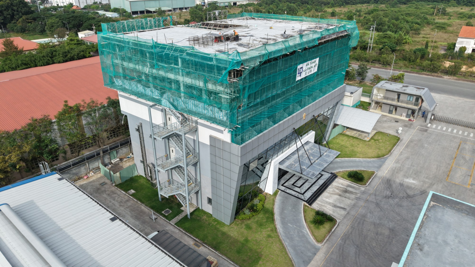 dji_fly_20251125_151338_0016_1764073849664_photo